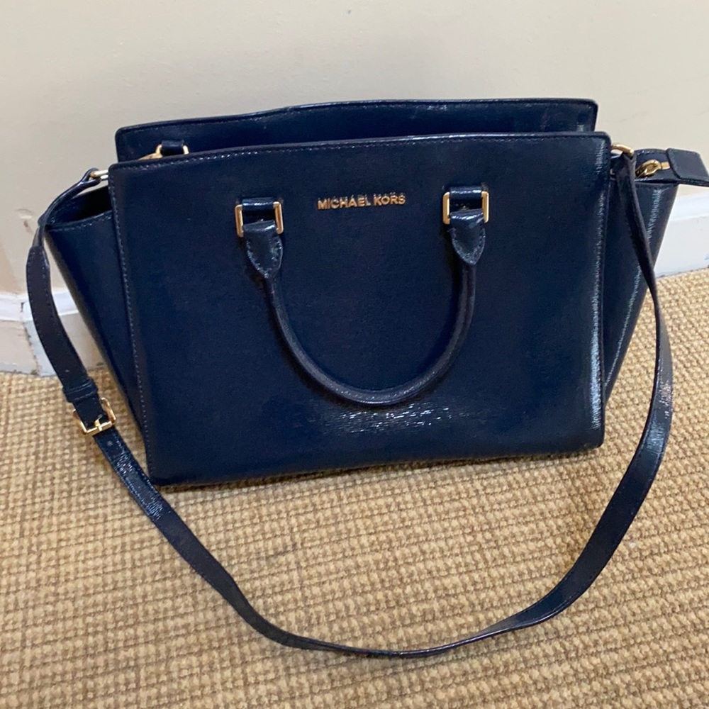 michael kors navy handbag